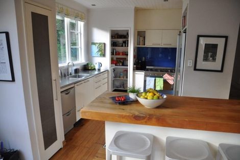 Photo of property in 124 Cheviot Road, Lowry Bay, Lower Hutt, 5013