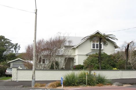Photo of property in 13 Paynters Avenue, Strandon, New Plymouth, 4312