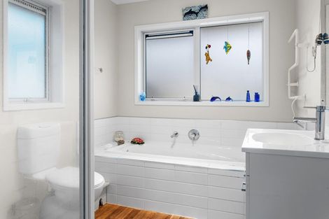 Photo of property in 21 Bideford Place, Dallington, Christchurch, 8061