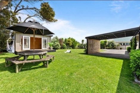 Photo of property in 27 Clarks Beach Road, Clarks Beach, 2122