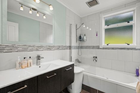 Photo of property in 41 Dingadee Street, Welcome Bay, Tauranga, 3112