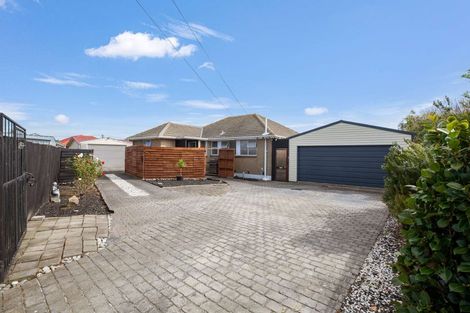Photo of property in 25 Lambeth Crescent, Northcote, Christchurch, 8052