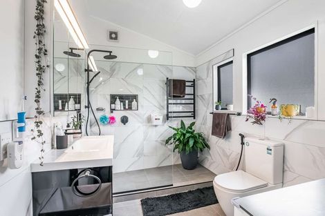 Photo of property in 3/35 Springs Road, Parakai, 0830