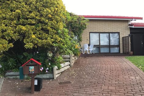 Photo of property in 14 Dunolly Place, Pukekohe, 2120