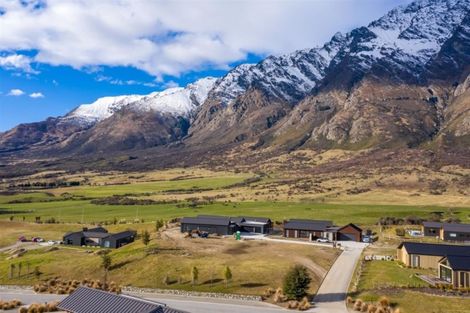 Photo of property in 16 Double Cone Road, Jacks Point, Queenstown, 9371