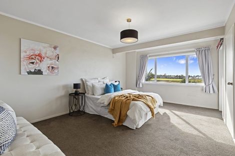 Photo of property in 1/15 Valdese Rise, Browns Bay, Auckland, 0630