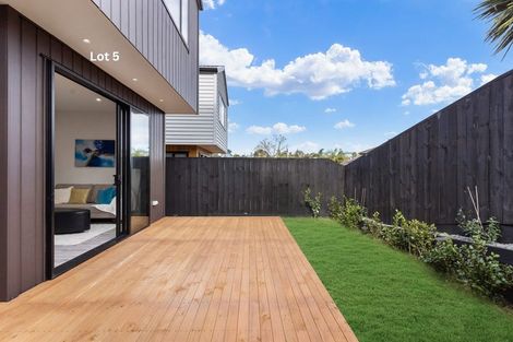 Photo of property in 7/90 Picasso Drive, West Harbour, Auckland, 0618