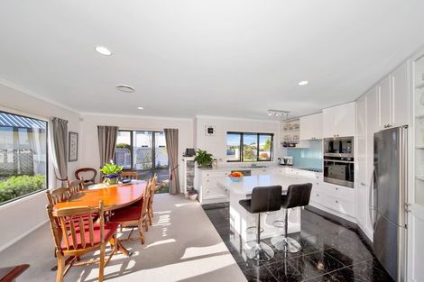 Photo of property in 12 Taylor Place, Merrilands, New Plymouth, 4312