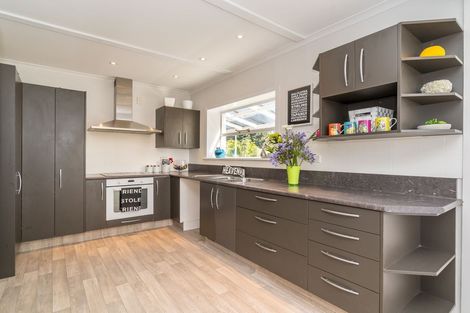 Photo of property in 6 Cossens Street, Balclutha, 9230