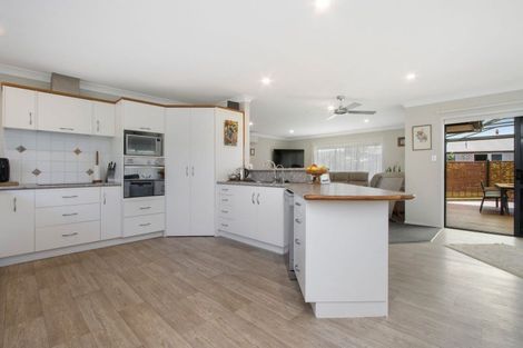 Photo of property in 2 Bransley Grove, Katikati, 3129