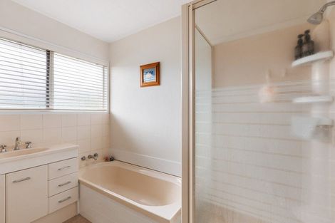 Photo of property in 17 Glenfield Place, Brookfield, Tauranga, 3110