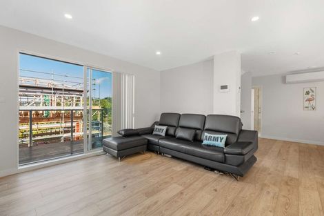 Photo of property in 16b Gilfillan Street, Blockhouse Bay, Auckland, 0600