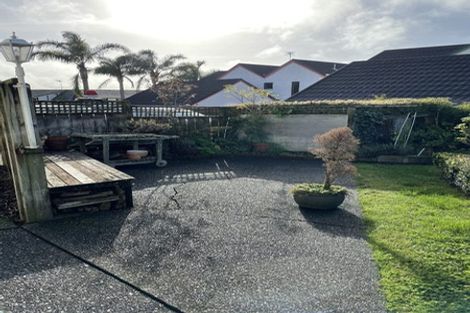 Photo of property in 2/24 Cherub Place, West Harbour, Auckland, 0618