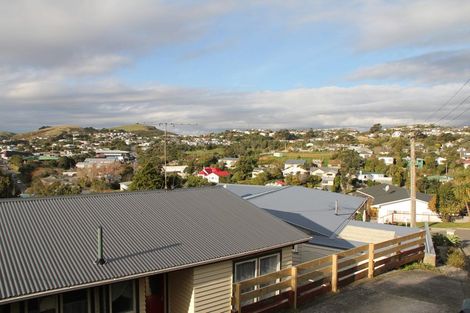 Photo of property in 3 Blandford Way, Newlands, Wellington, 6037