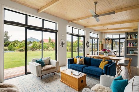 Photo of property in 4 Goldie Lane, Albert Town, Wanaka, 9305