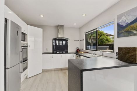Photo of property in 18 Javelin Place, West Harbour, Auckland, 0618