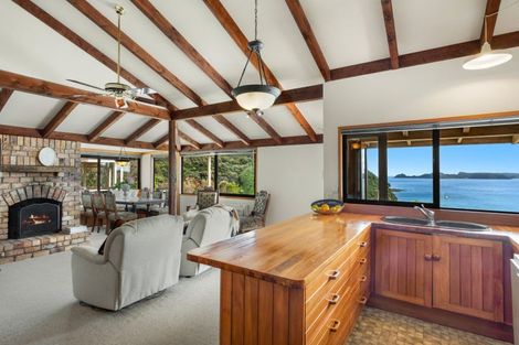 Photo of property in 2 Queens View Road, Russell, 0202