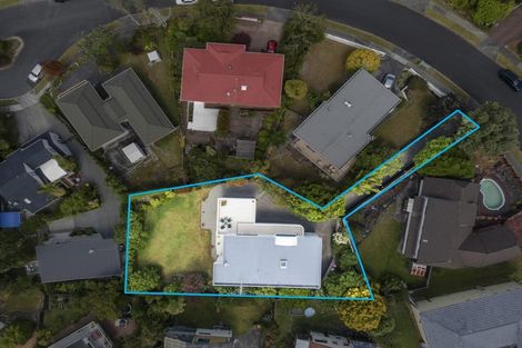 Photo of property in 8 Calman Place, Chatswood, Auckland, 0626