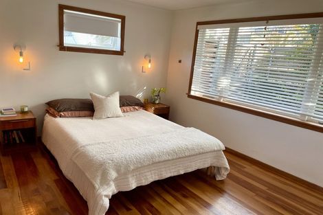 Photo of property in 28 Roland Hill, Glen Eden, Auckland, 0602