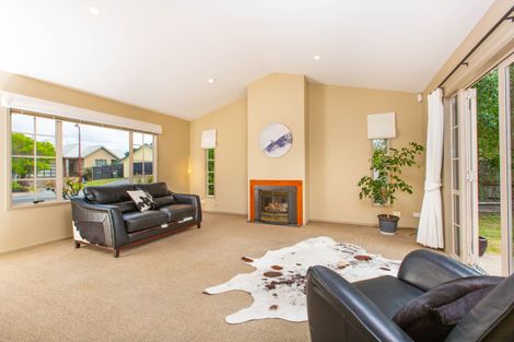 Photo of property in 18 Roderick Place, Rototuna, Hamilton, 3210