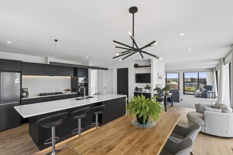 Photo of property in 8 Kowhai Street, Strandon, New Plymouth, 4312