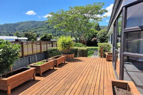 Photo of property in 21 Oxford Street, Picton, 7220