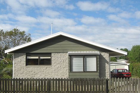 Photo of property in 15 Cross Street, Waikuku Beach, 7473