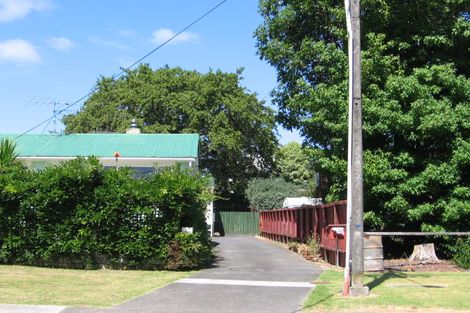 Photo of property in 2/51 Eskdale Road, Birkdale, Auckland, 0626