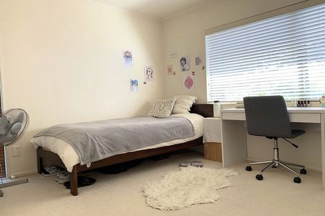 Photo of property in 2/5 Anne Road, Hillcrest, Auckland, 0627