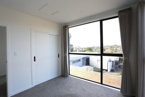 Photo of property in 13a King Richard Place, Browns Bay, Auckland, 0630