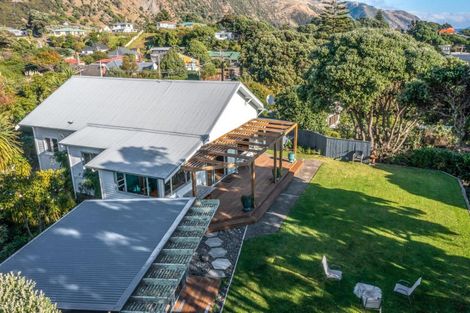 Photo of property in 137 Wellington Road, Paekakariki, 5034