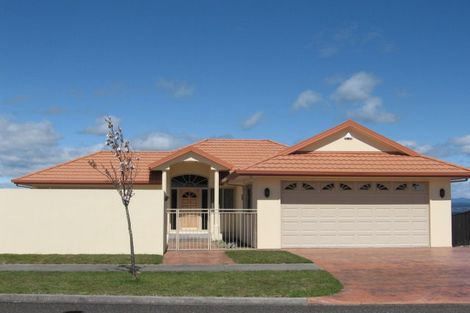 Photo of property in 32 Kinder Street, Acacia Bay, Taupo, 3330