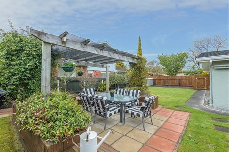 Photo of property in 1 Athlone Place, Hokowhitu, Palmerston North, 4410