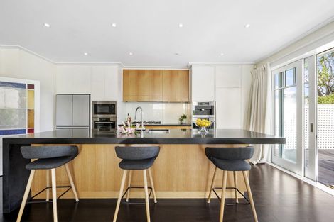 Photo of property in 18 Central Terrace, Kelburn, Wellington, 6012