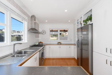 Photo of property in 22 Seaview Road, Otumoetai, Tauranga, 3110