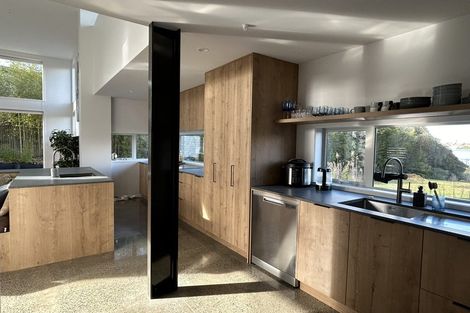 Photo of property in 18 Macbeth Court, Milford, Auckland, 0620