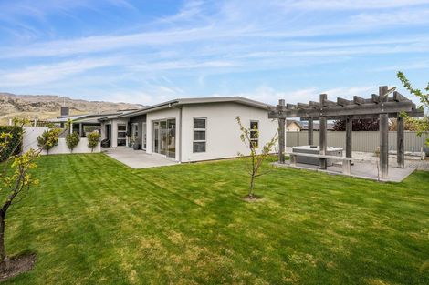 Photo of property in 15 De Bettencor Place, Mount Pisa, Cromwell, 9383