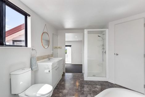 Photo of property in 86 Wade River Road, Stanmore Bay, Whangaparaoa, 0932