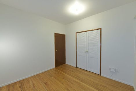 Photo of property in 32 Te Atatu Road, Te Atatu South, Auckland, 0610