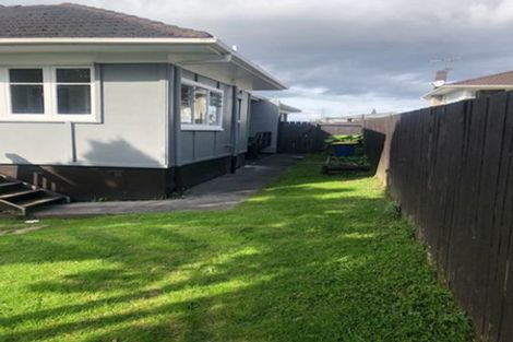 Photo of property in 112 Tirimoana Road, Te Atatu South, Auckland, 0602
