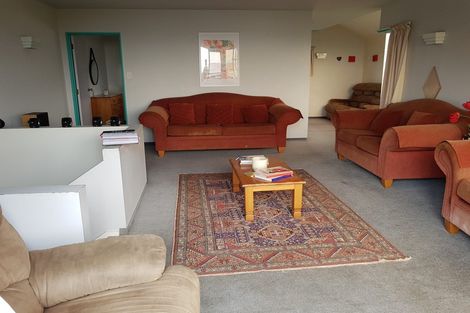 Photo of property in 7 Wairau Road, Oakura, 4314