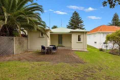 Photo of property in 18 The Mall, Mount Maunganui, 3116