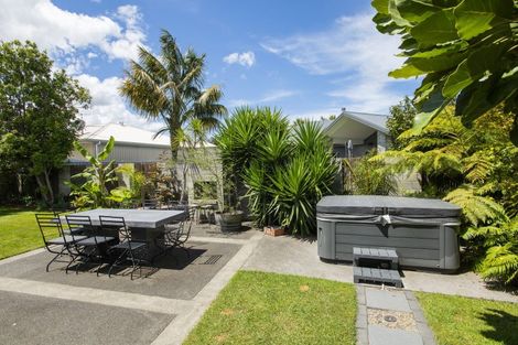 Photo of property in 13 Parkview Place, Riverdale, Gisborne, 4010