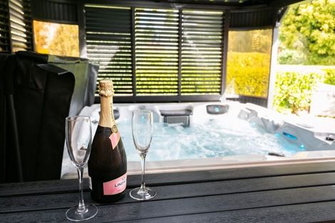 Photo of property in 176 Thornton Road, Cambridge, 3434