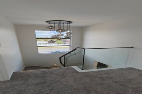 Photo of property in 118 Chivalry Road, Glenfield, Auckland, 0629