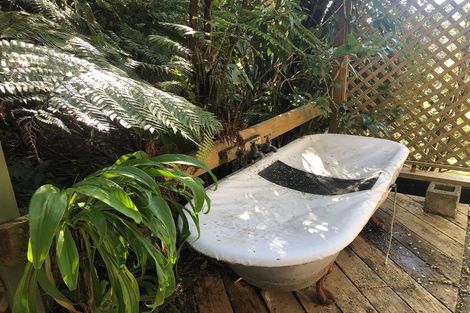 Photo of property in 21 Amelia Crescent, Waikawa, Picton, 7220