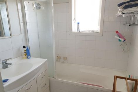 Photo of property in 97 Ocean View Road, Hillcrest, Auckland, 0627