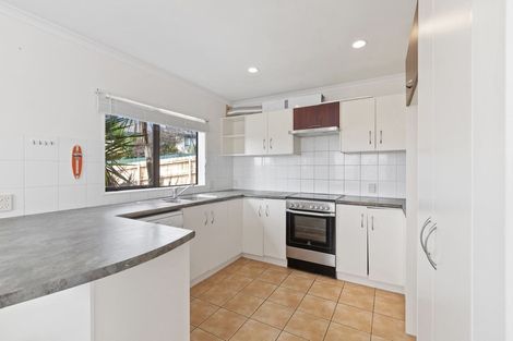 Photo of property in 27 Mt Lebanon Crescent, The Gardens, Auckland, 2105