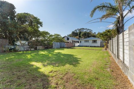 Photo of property in 70 Pioneer Road, Moturoa, New Plymouth, 4310