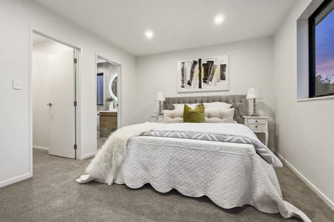 Photo of property in 1e Valron Road, Te Atatu South, Auckland, 0602